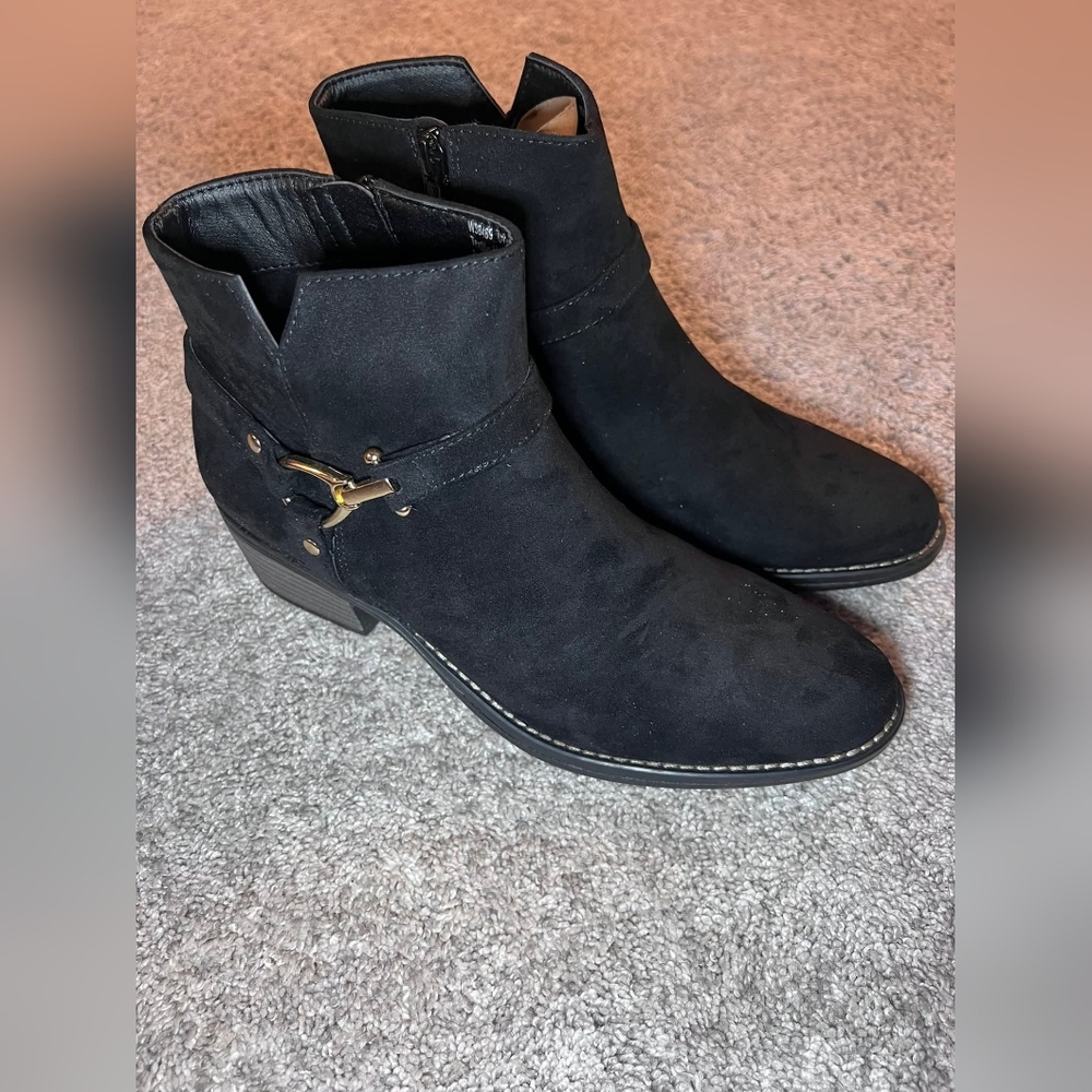 White Mountain Black Ankle Booties